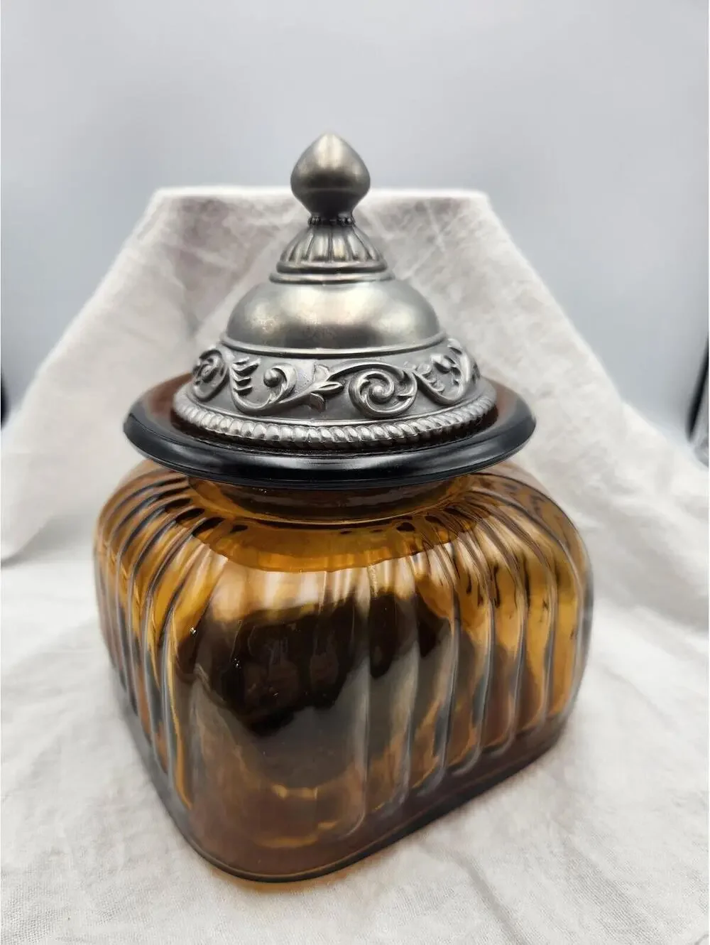 Vintage Style Amber Glass Jar with Ornate Pewter Tone Metal Lid Decorative I3 - Picture 5 of 12